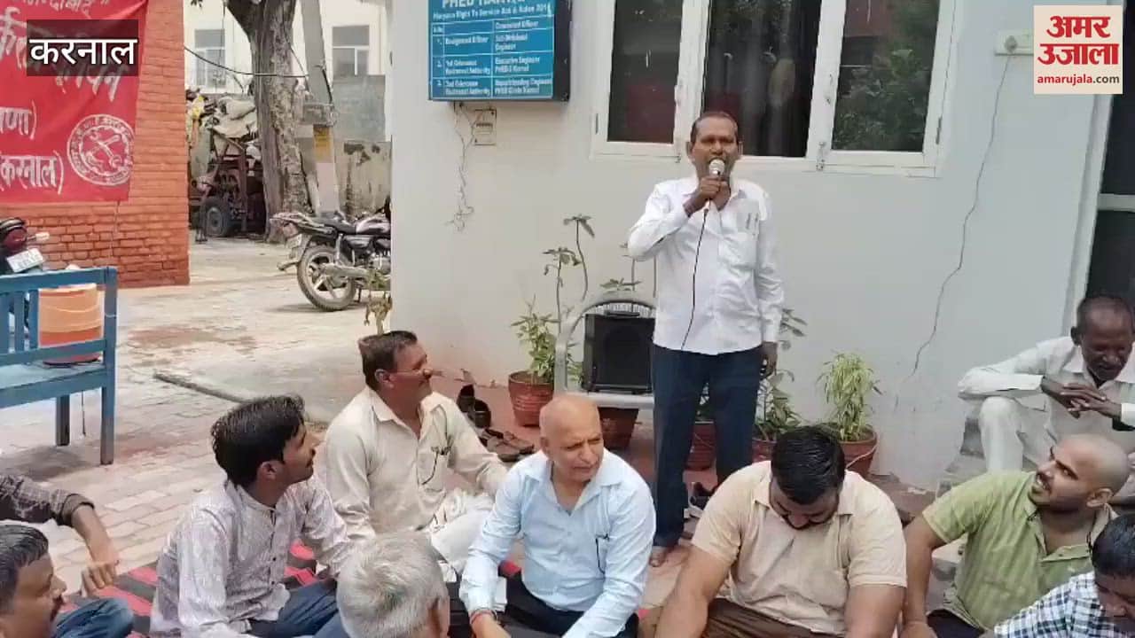 Employees of the Public Health Department in Gharaunda, Karnal have been paid their salaries for seven months, strike continues with gate meeting