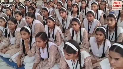 SP Rural made the girl students aware in Badaun
