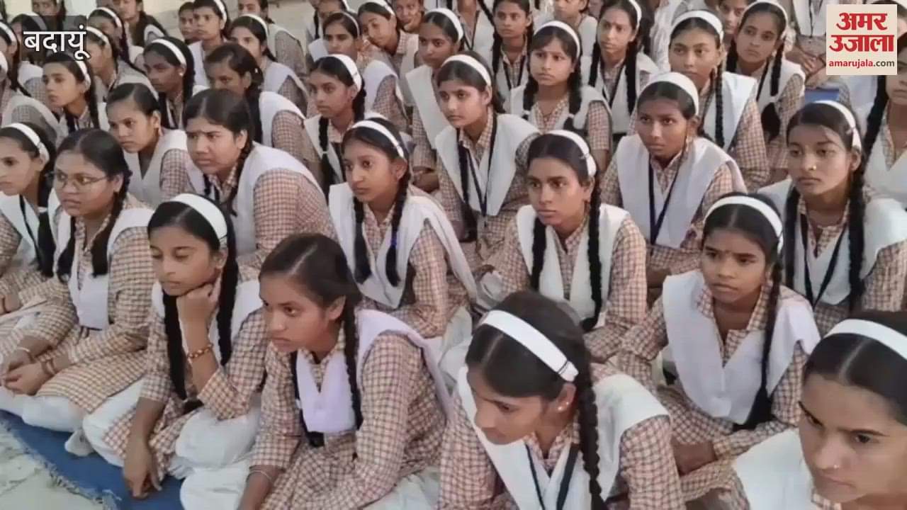 SP Rural made the girl students aware in Badaun