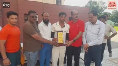 Meerut: Man of the match honored