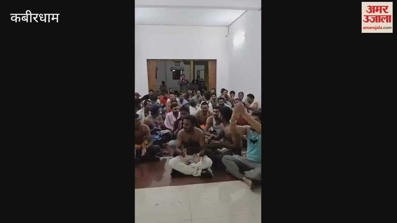 Workers sat on strike throughout night at cooperative sugar factory in Pandaria Kabirdham