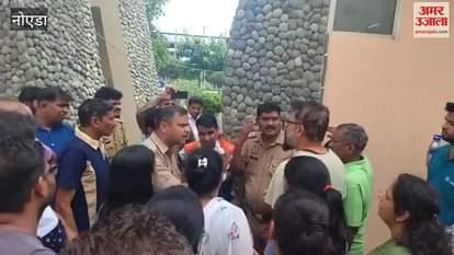 Residents of Supertech Ecovillage Society in Greno West create ruckus over non availability of water