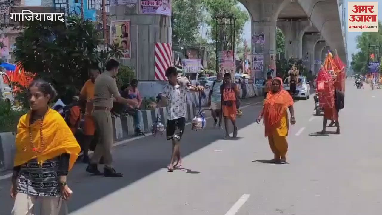 Shiv devotees seen dancing with tableau of Bhole from Haridwar
