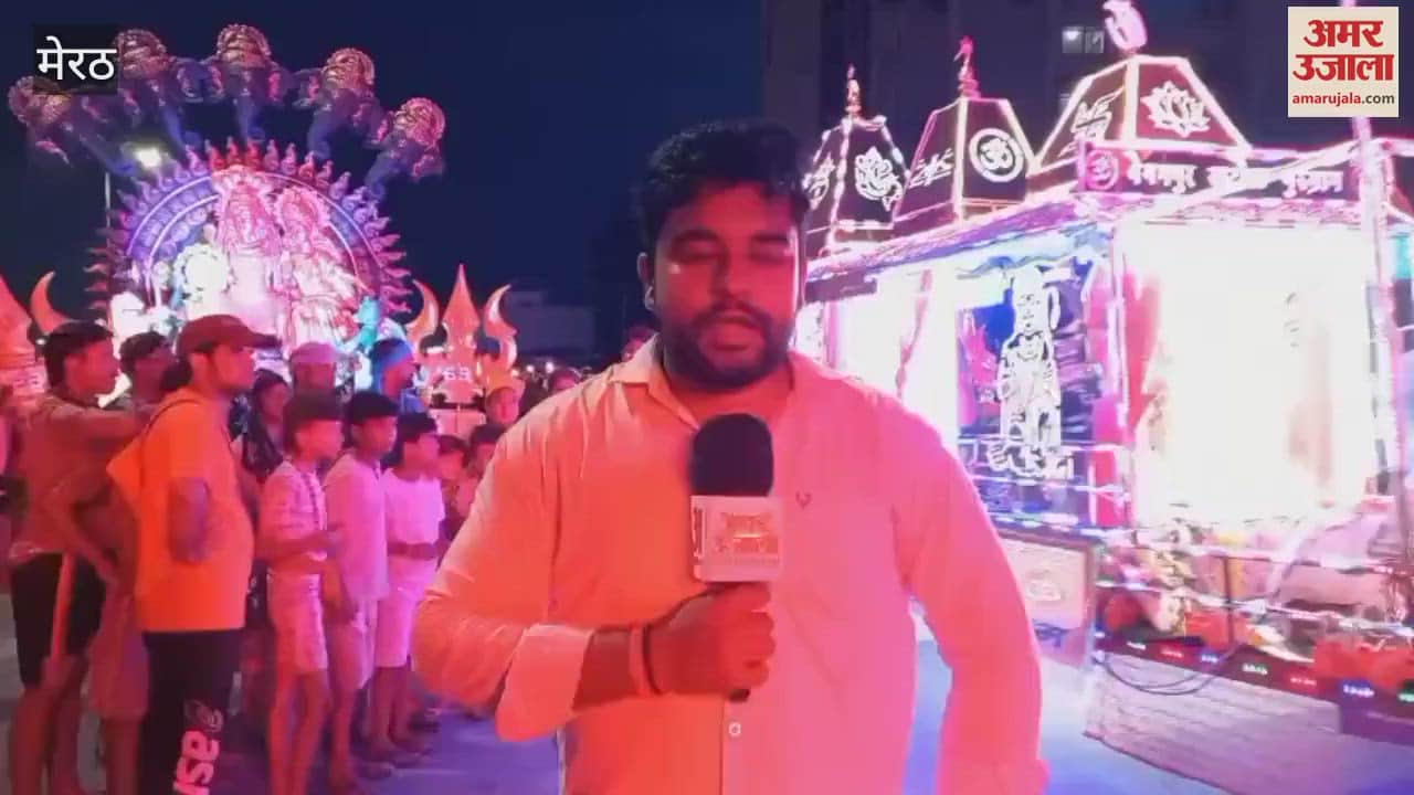 Meerut: The whole family carried the tableau Kanwad, from children to women also became Bhole