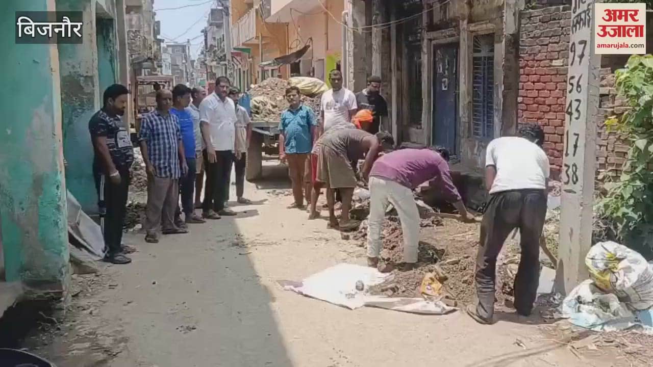 Bijnor: Piles of garbage pile up in Raja Ka Tajpur, village head and workers launch a cleaning campaign