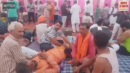 Unique Kanwar Seva Camp in Baraut: Devotees massage Kanwariyas hands and feet