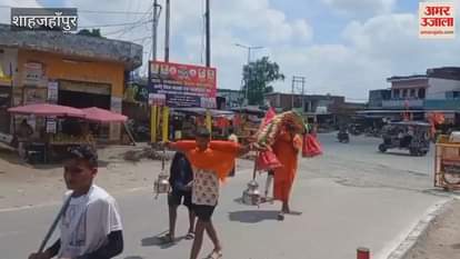 Kanwariyas filled with devotion towards Lord Shiva in sawan