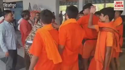 Kanwaria beats up CRPF jawan in mirzapur seven arrested see VIDEO