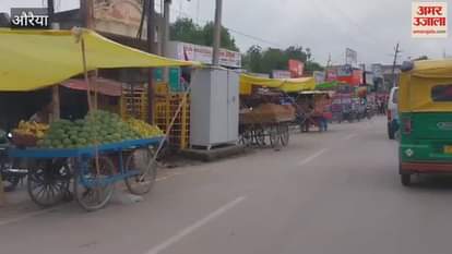 Footpath made a promotional place in Auraiya, pedestrians troubled