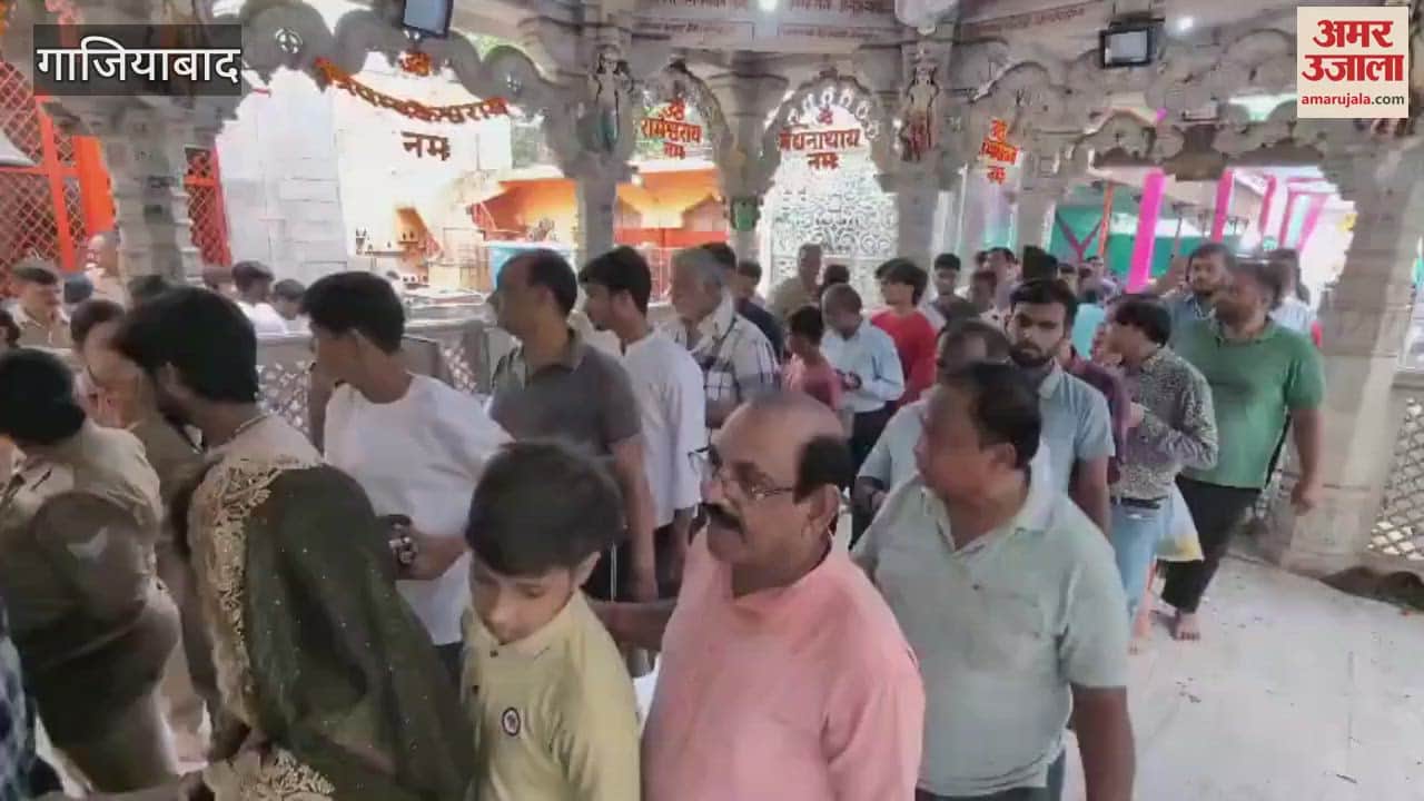 Huge crowd of devotees at Ghaziabad Dudheshwar temple