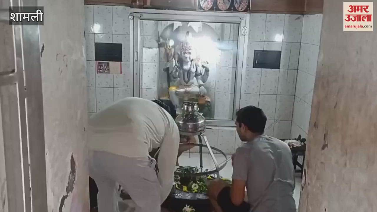 Shamli: On the second Monday of Sawan, a huge crowd of devotees gathered in Shiva temples across the district including Shamli