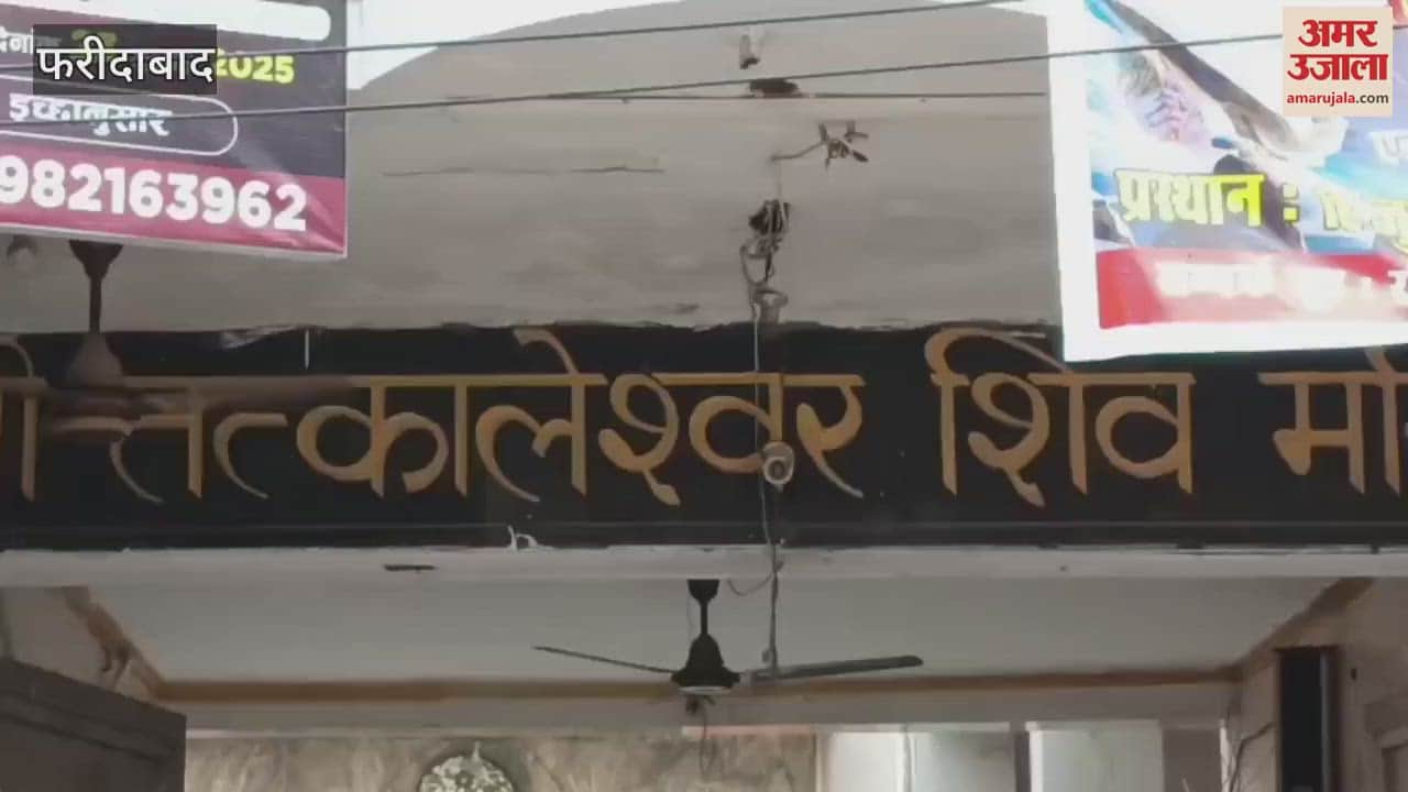 Crowd of Shiv devotees at Tatkaleshwar Shiva temple of Faridabad NIT 5