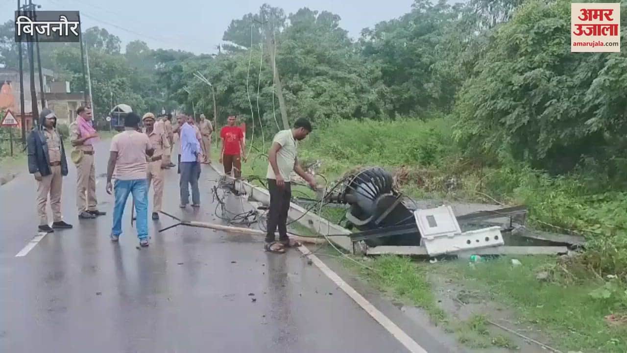 Bijnor: Kanwariyas Vehicle Hits High Voltage Line in Chandak, Transformer Catches Fire