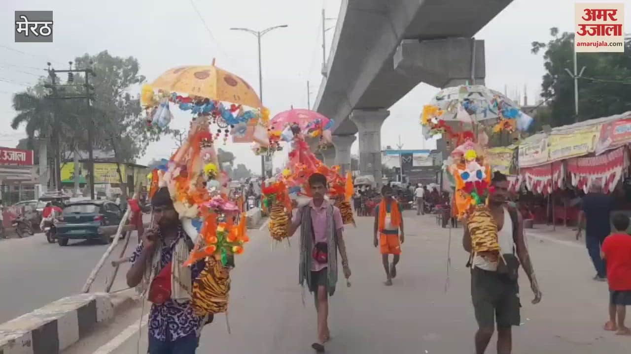Cloudy Skies and Light Showers Bring Relief to Kanwariyas on Delhi Road
