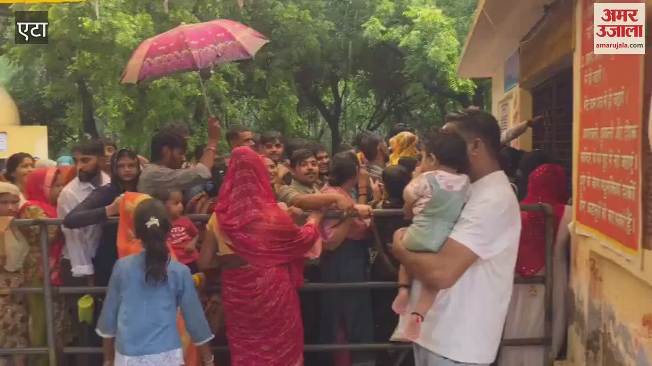 huge crowd gathered at the Shiva temple on the second Monday of Sawan