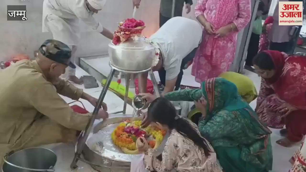 On the second Monday of Sawan, a huge crowd of devotees gathered at Shambhu Mahadev temple