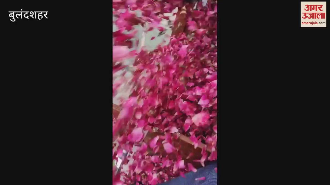 DM and SSP showering flowers on Shiva devotees in Bulandshahr