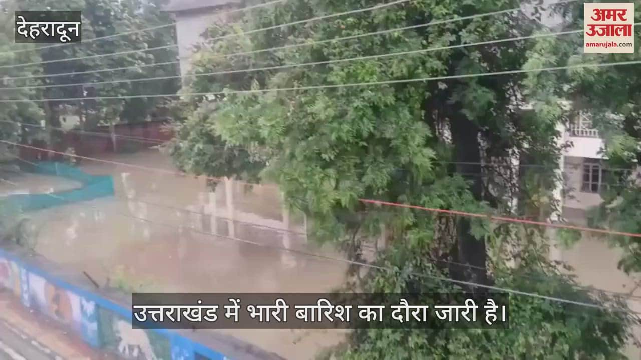 Waterlogging at many places in the capital vehicles stranded Dehradun