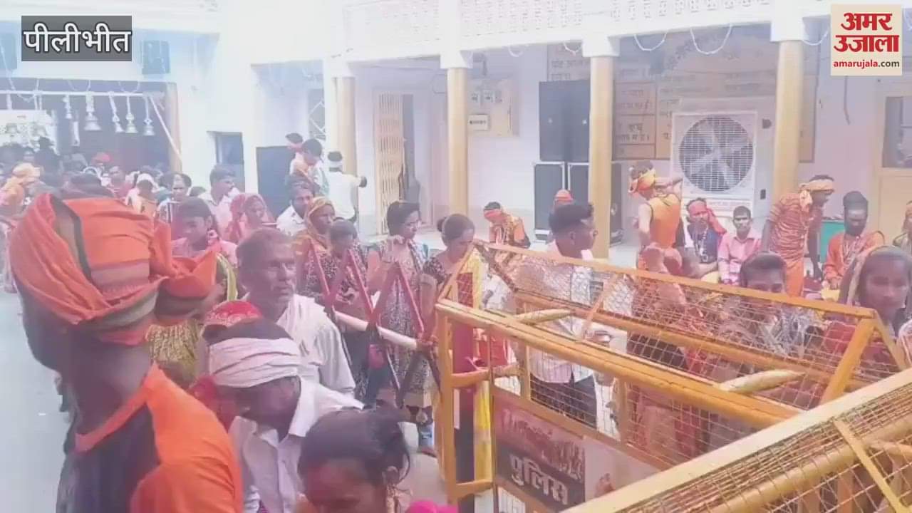 queue of devotees in Shiva temples of Pilibhit Kanwadis performed Jalabhishek