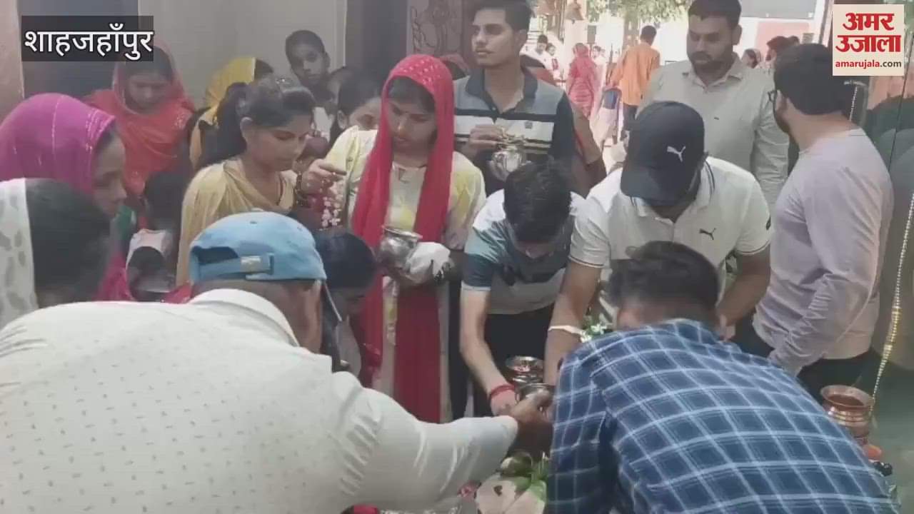 Devotees performed Jalabhishek of Bhole Baba in Shahjahanpur