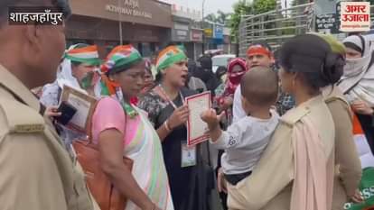 Women Congress workers protest in Shahjahanpur
