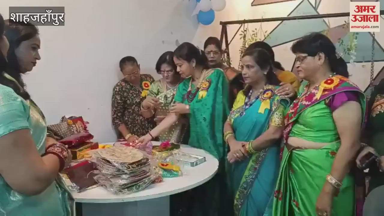 Priya became Teej Queen in Vaishya Maha Sammelan Shahjahanpur