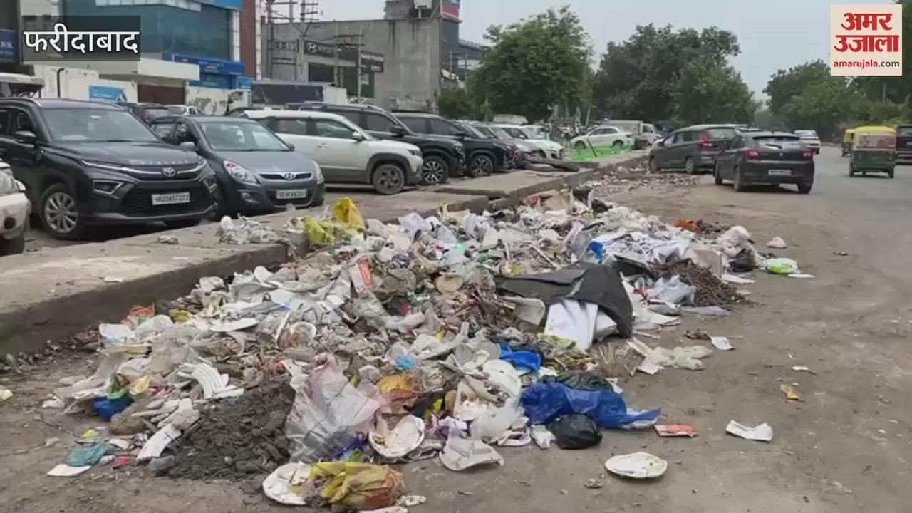 garbage on Neelam-Bata Road in Faridabad