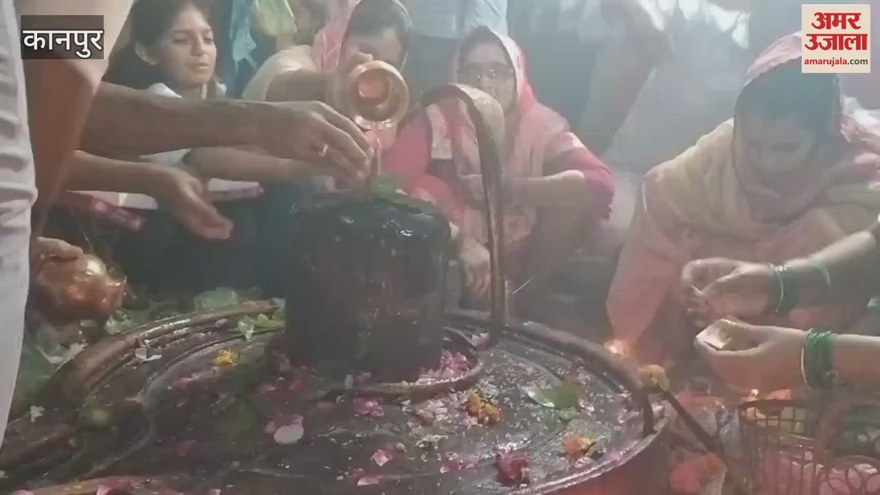 Crowds of devotees gathered in Shiva temples on the second Monday of the month of Sawan