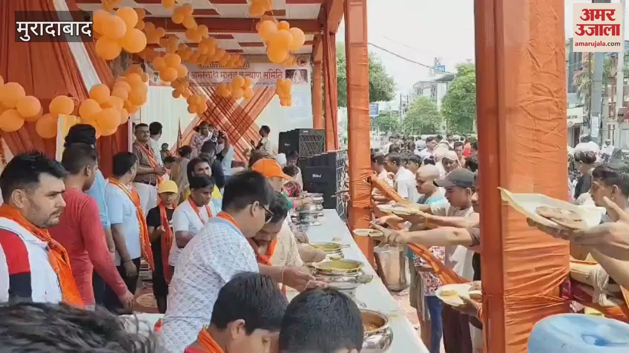 Amarnath committee organized a feast in Milan Vihar, Kanwadis took the prasad