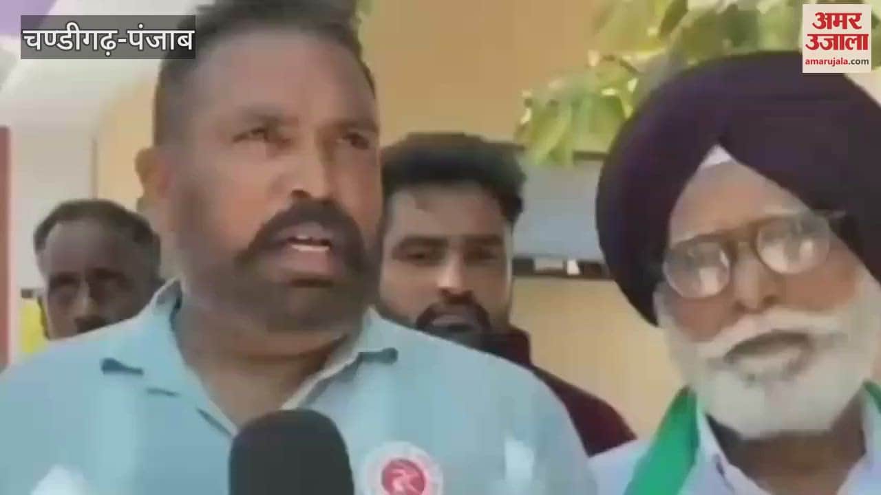 farmer groups staged a sit-in in front of the police station In Guruharsahaye