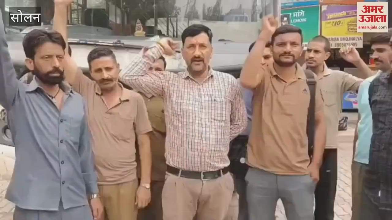 Solan Corporation drivers and conductors raised slogans gave ultimatum at gate meeting