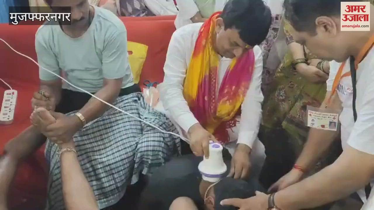 Muzaffarnagar: Minister of State and Chairperson served in Kanwar camps