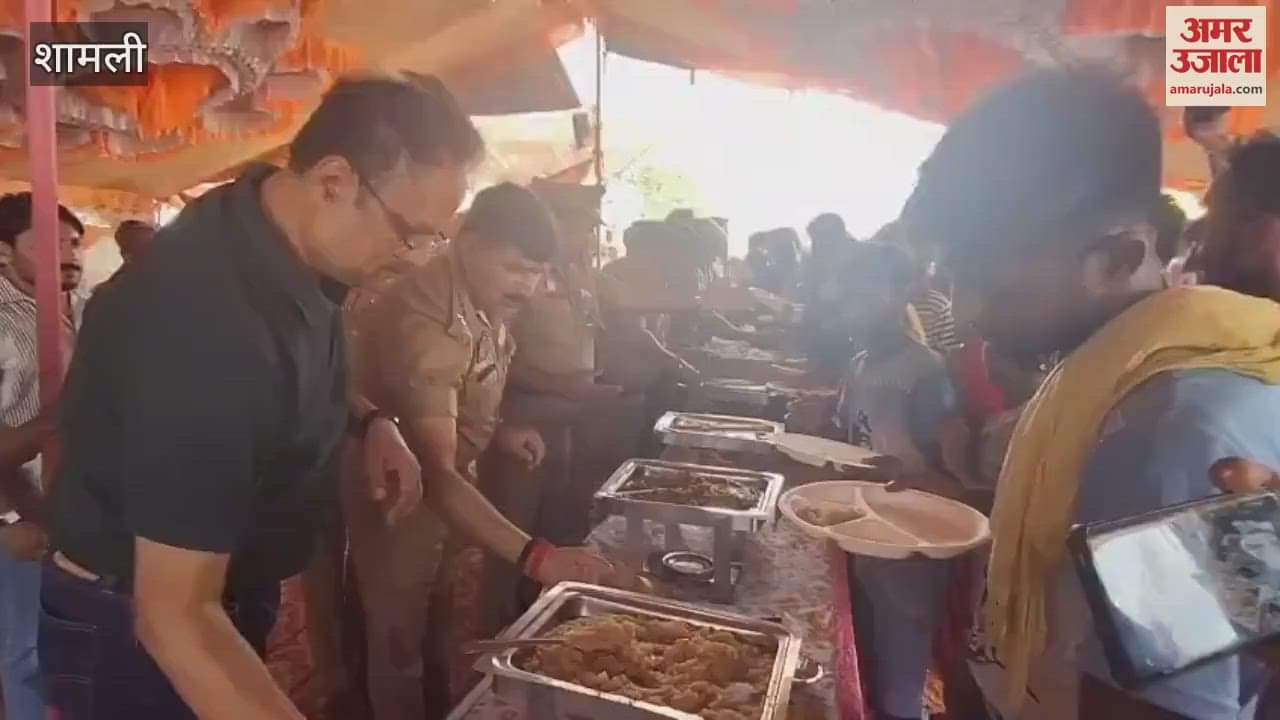 Shamli: Police organized a huge bhandara for Shiva devotees.