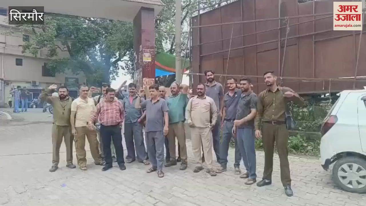 Sirmour Driver-conductor union raised slogans regarding their demands