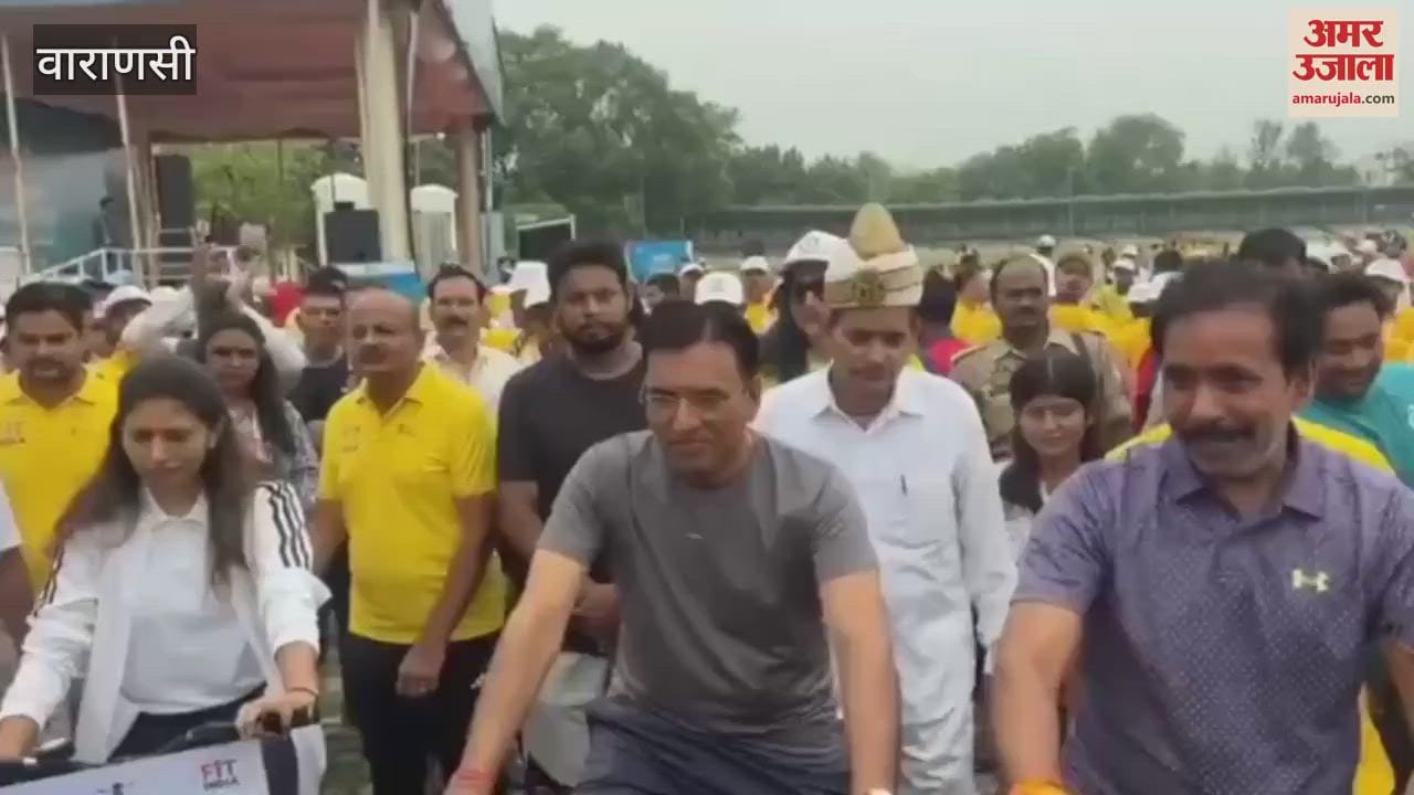 BJP minister rode bicycle in Kashi watch VIDEO