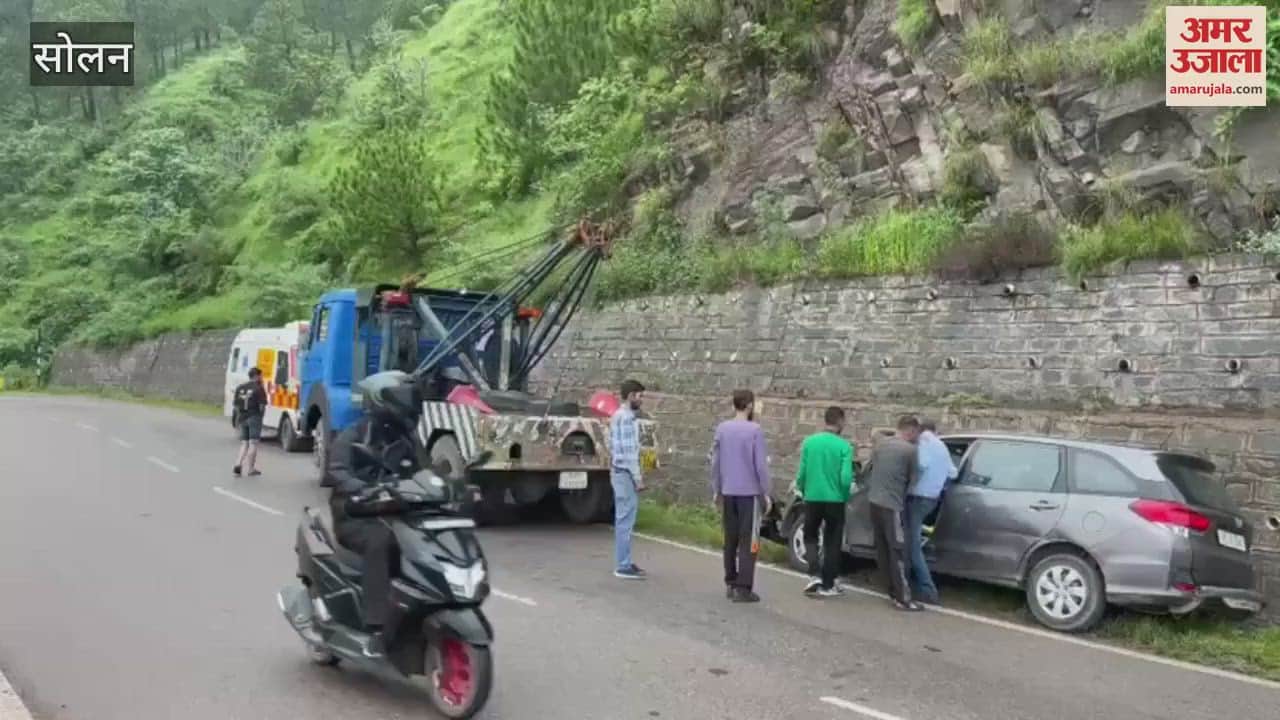 Solan Car lost control and collided with a safety wall near Kumarhatti