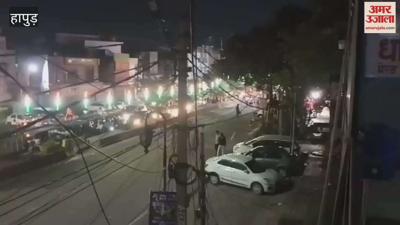 Late in evening Garh Delhi Road was also made one way in Hapur