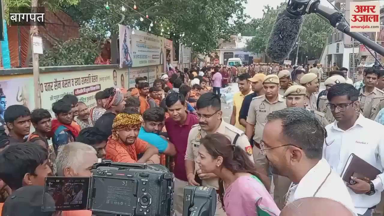 Kanwad Yatra: Queues of Kanwariyas gathered at Pura Mahadev of Baghpat, two km long queues