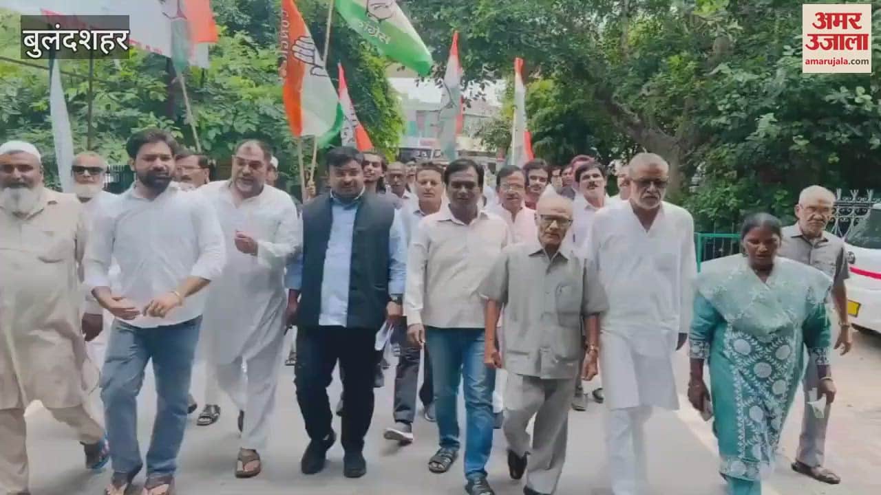 Congress protest in Bulandshahr demanding supply of electricity and urea fertilizer