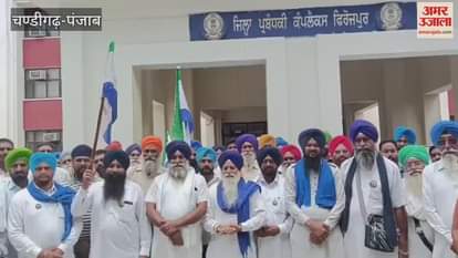 Members of the Kisan Mazdoor Jathabandi met Firozepur SDM