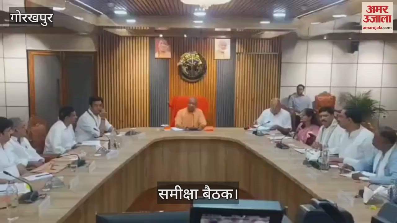 CM's meeting in Annexe Bhawan, reviewing development plans