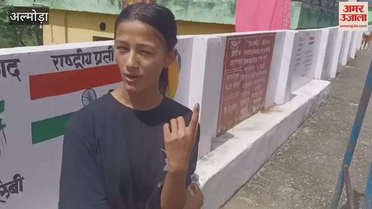 Voting in the sensitive booth Maniagar of Dhauladevi block almora