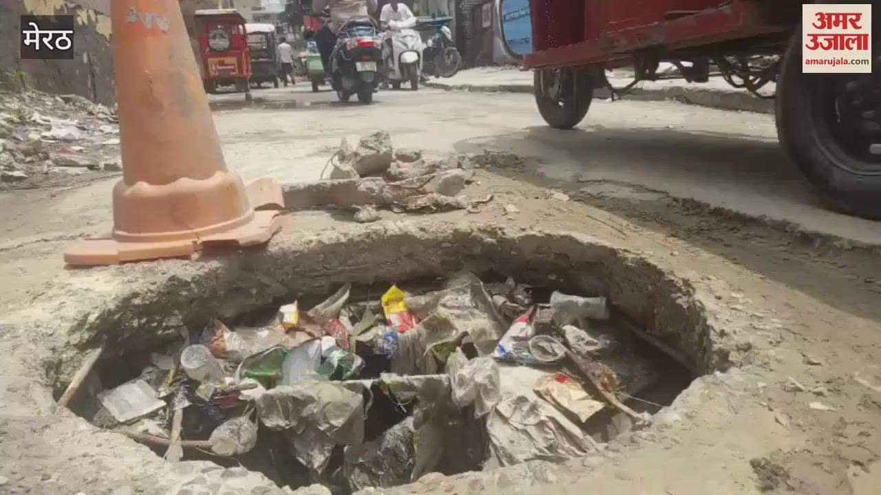 Negligence: Manhole open on the road near Bhainsali bus stand in Meerut, officials careless