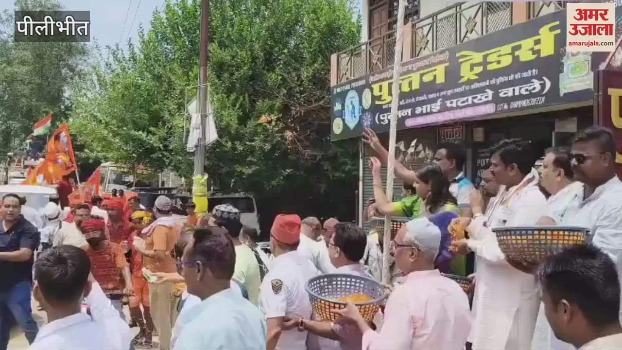 Muslims showered flowers on Kanwadias in Pilibhit