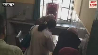 Principal of Kalyan Singh Government Medical College did a surprise inspection of the district hospital