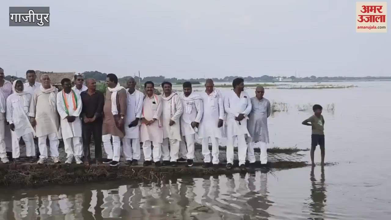 Congress workers visited flood-affected villages of Saidpur tehsil