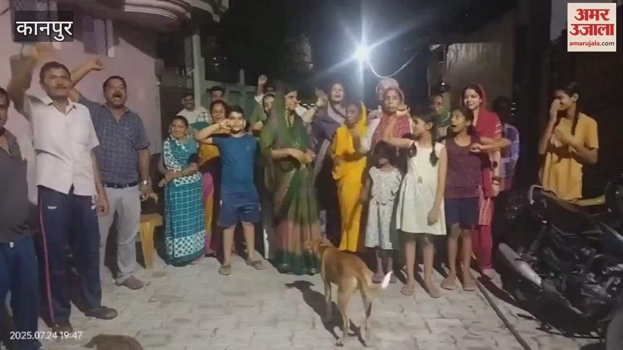 Kesco team reached Chakeri to cut illegal connections, people created ruckus