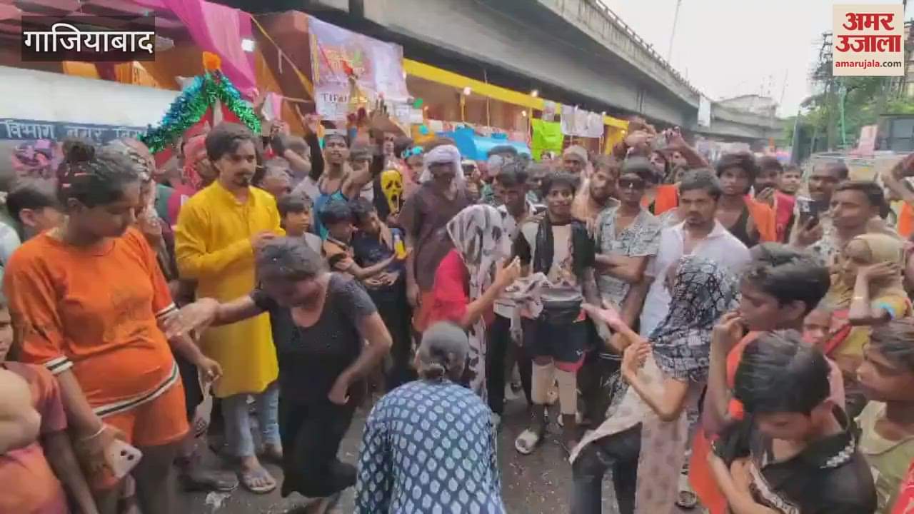 Shiva devotees were seen dancing outside Dudheshwar Nath temple in Ghaziabad