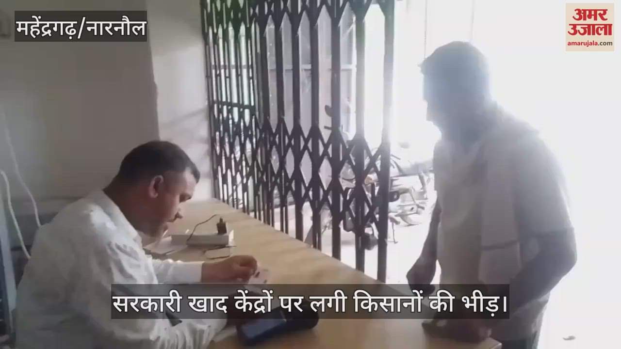 Crowd of farmers gathered at government fertilizer center