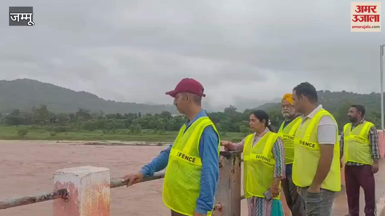 Due to heavy rains in Nowshera, Manawar Tav is in spate, people are appealed to stay away from rivers and streams